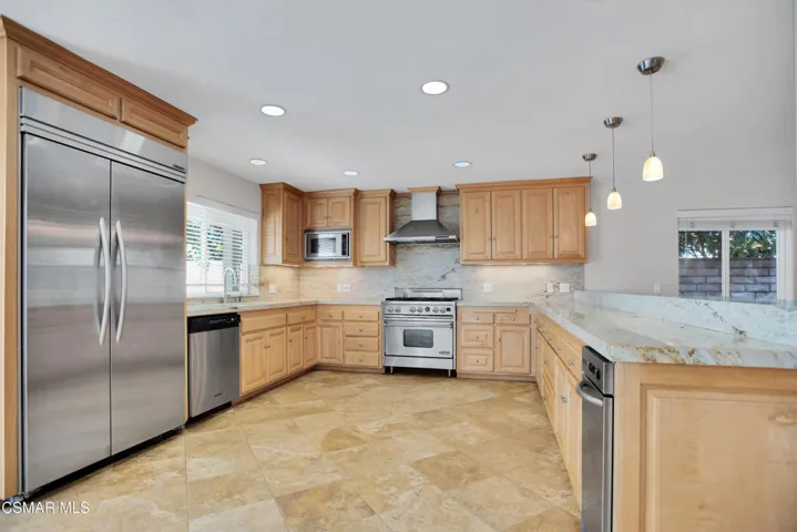 4539MammothAve 16