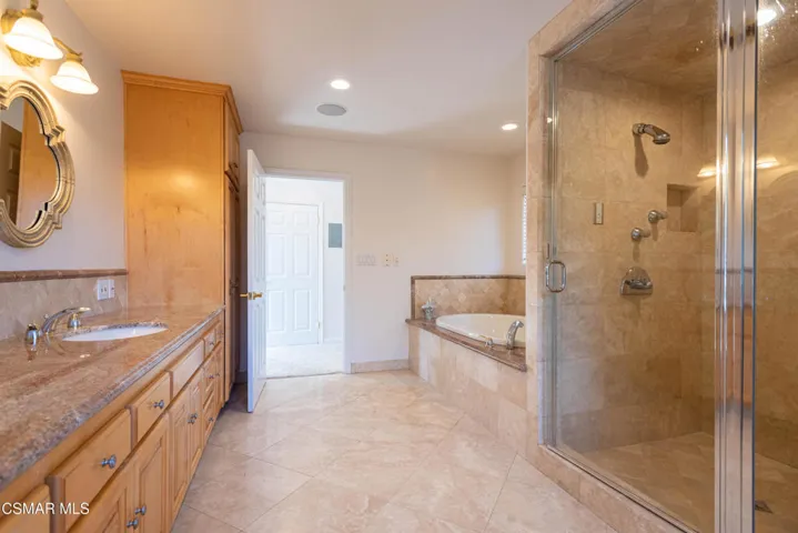 4539MammothAve 44