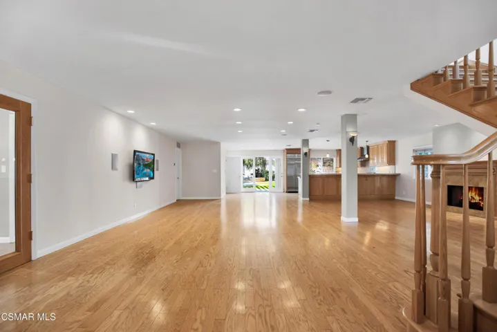 4539MammothAve 5