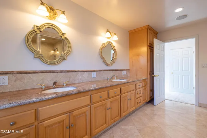 4539MammothAve 43