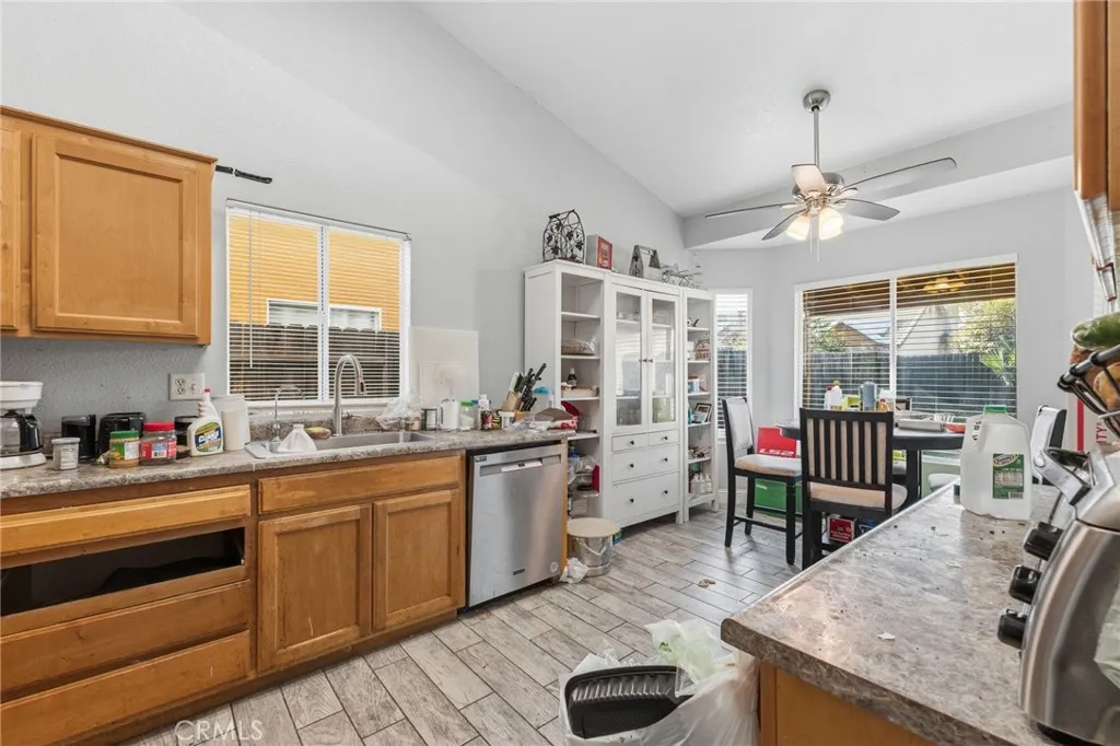 653 Stonewood, Los Banos, California 93635 home-pic-13
