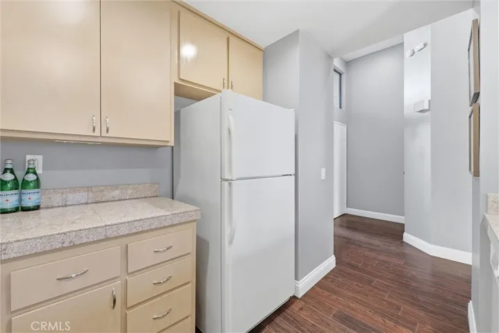 2516 W Macarthur J, Santa Ana, California 92704