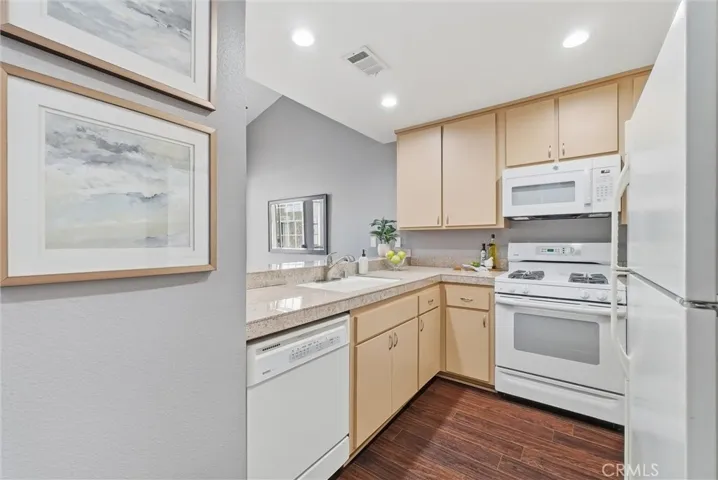2516 W Macarthur J, Santa Ana, California 92704