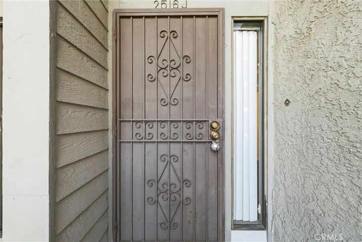2516 W Macarthur J, Santa Ana, California 92704