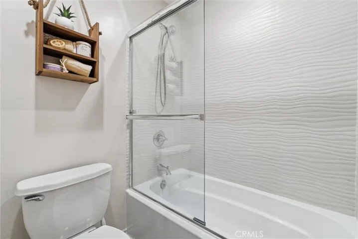 2516 W Macarthur J, Santa Ana, California 92704
