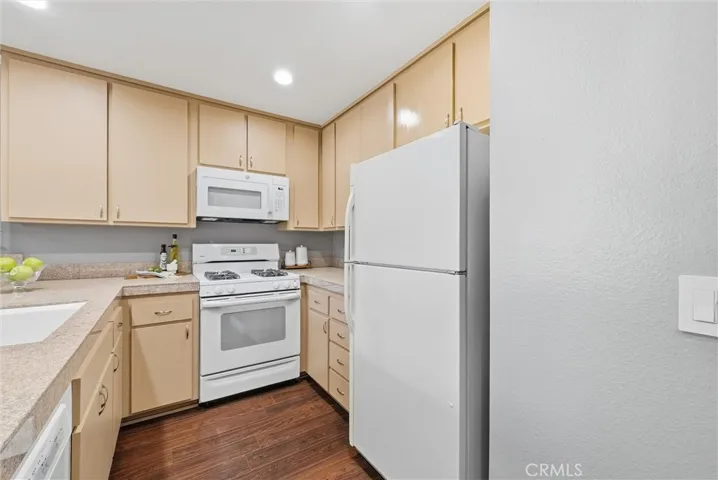2516 W Macarthur J, Santa Ana, California 92704