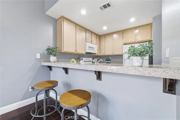 2516 W Macarthur J, Santa Ana, California 92704