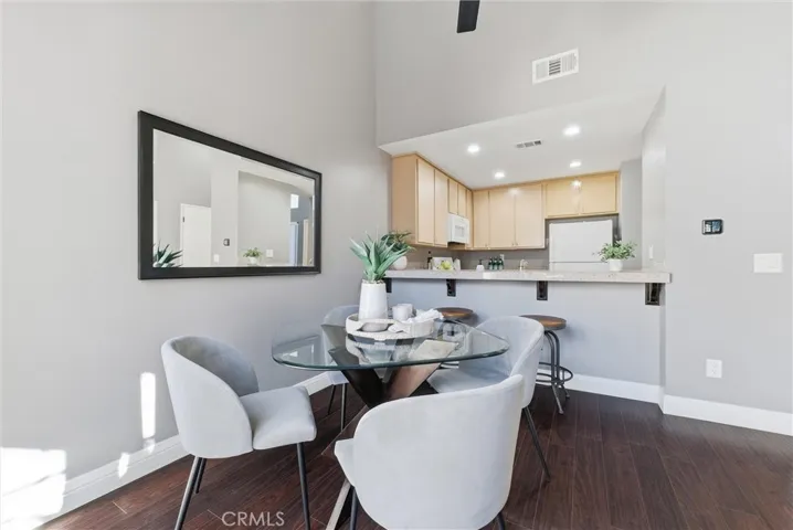 2516 W Macarthur J, Santa Ana, California 92704
