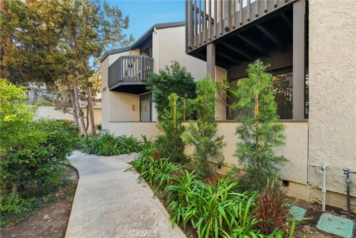 2516 W Macarthur J, Santa Ana, California 92704