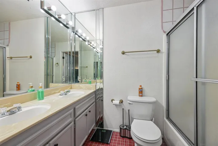 Master Suite #2 Bathroom