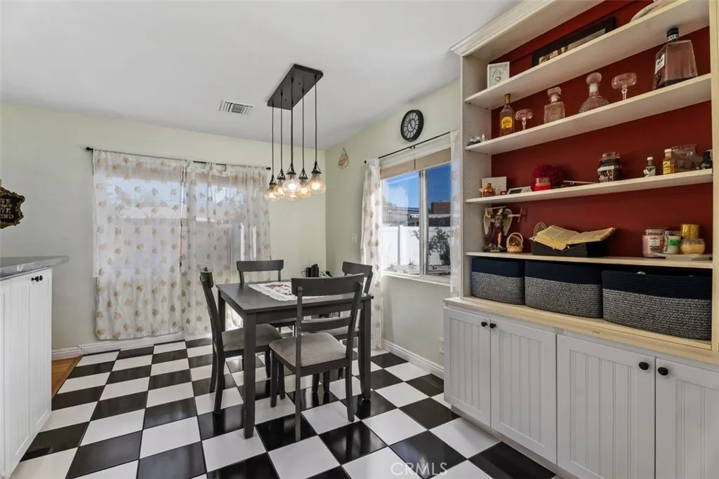 314 S Velva, Anaheim, California 92804 home-pic-25