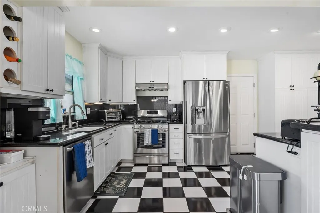 314 S Velva, Anaheim, California 92804 home-pic-22