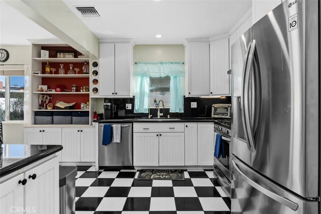 314 S Velva, Anaheim, California 92804 home-pic-1