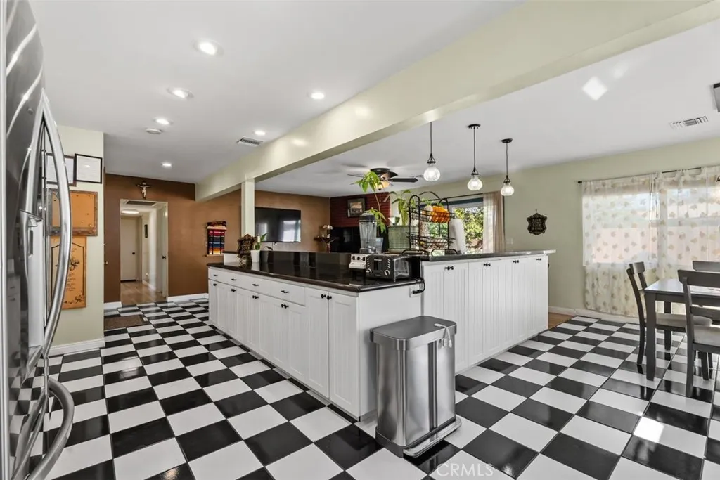 314 S Velva, Anaheim, California 92804 home-pic-23