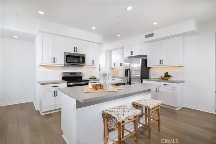 12903 Paradiso Drive 101, Eastvale, California 92880