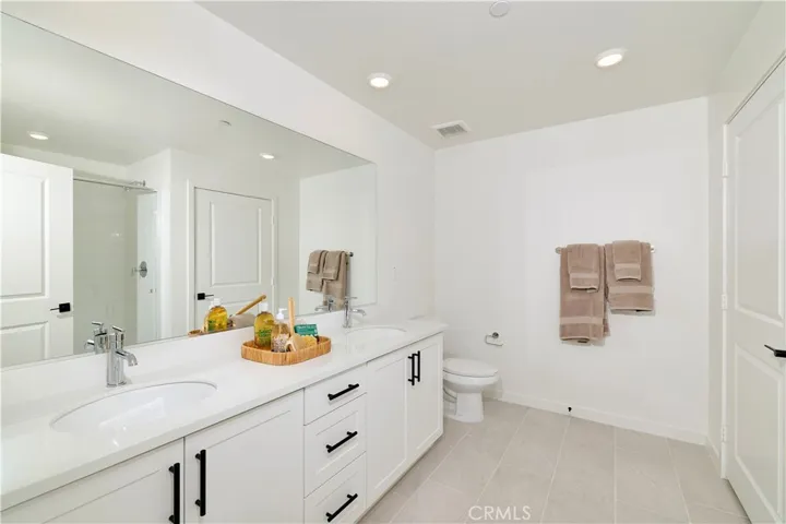 12903 Paradiso Drive 101, Eastvale, California 92880