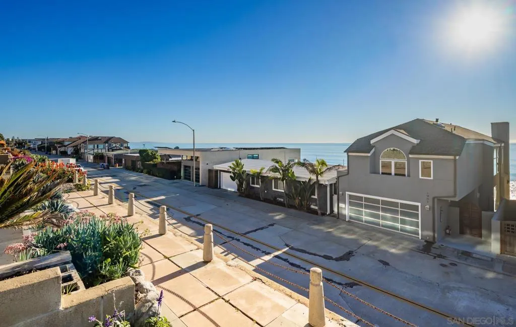 1842 46 S. Pacific Street, Oceanside, California 92054 home-pic-3