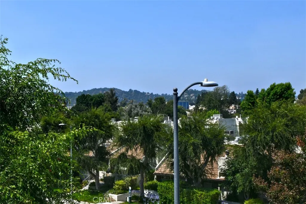 4230 Colfax Avenue 201, Studio City, California 91604 home-pic-27