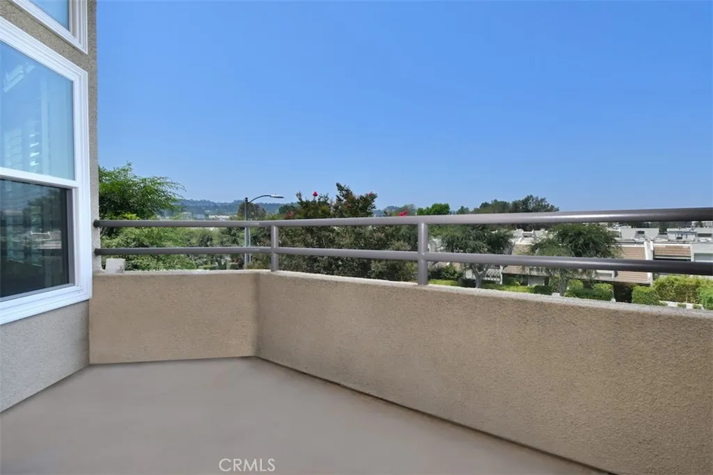 4230 Colfax Avenue 201, Studio City, California 91604 home-pic-4