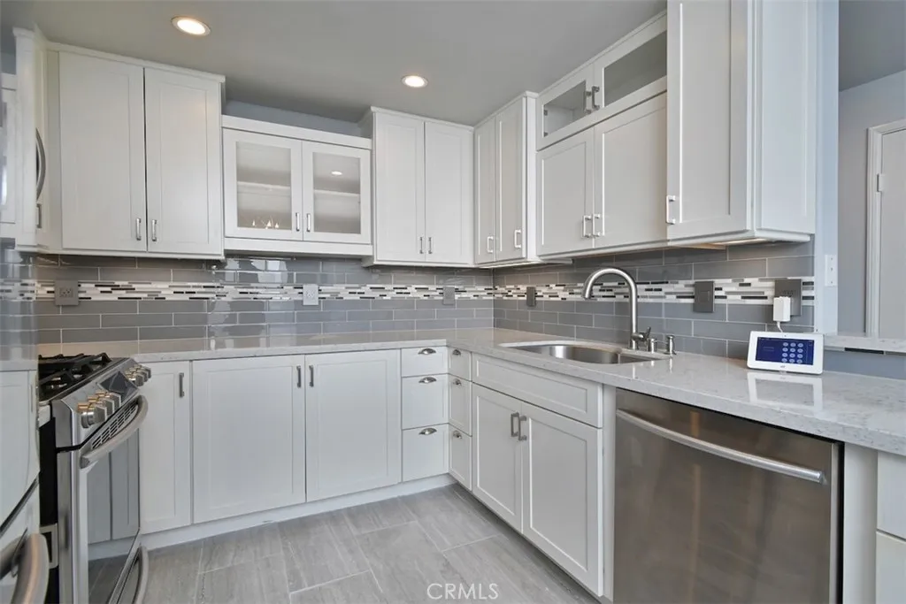 4230 Colfax Avenue 201, Studio City, California 91604 home-pic-10