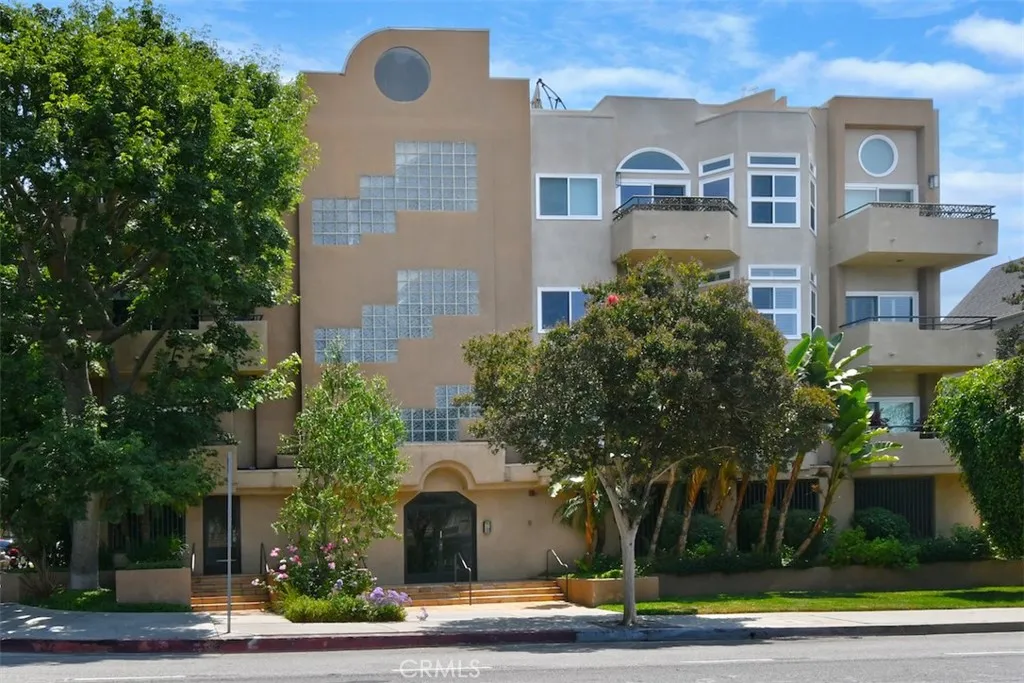 4230 Colfax Avenue 201, Studio City, California 91604 home-pic-24
