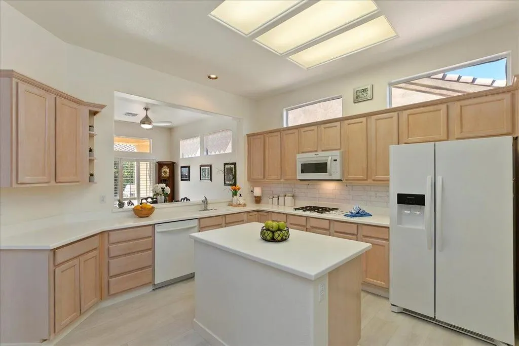 37215 Turnberry Isle Drive, Palm Desert, California 92211 home-pic-12