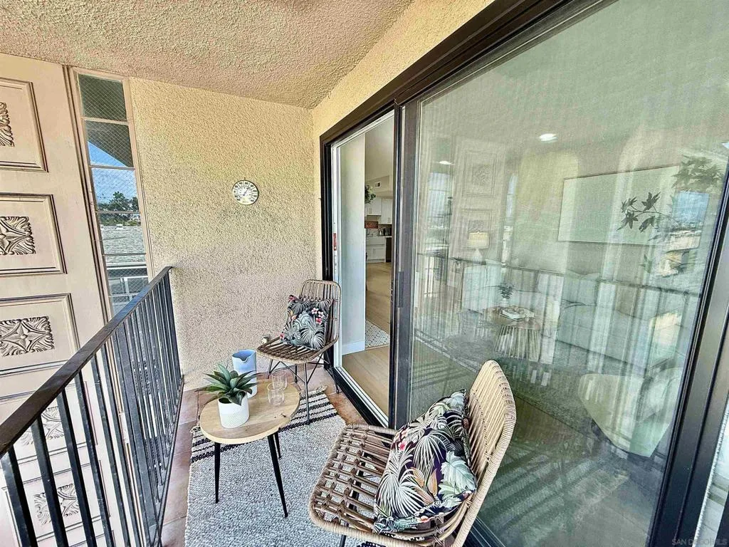 370 Rosecrans St 302, San Diego, California 92106 home-pic-38