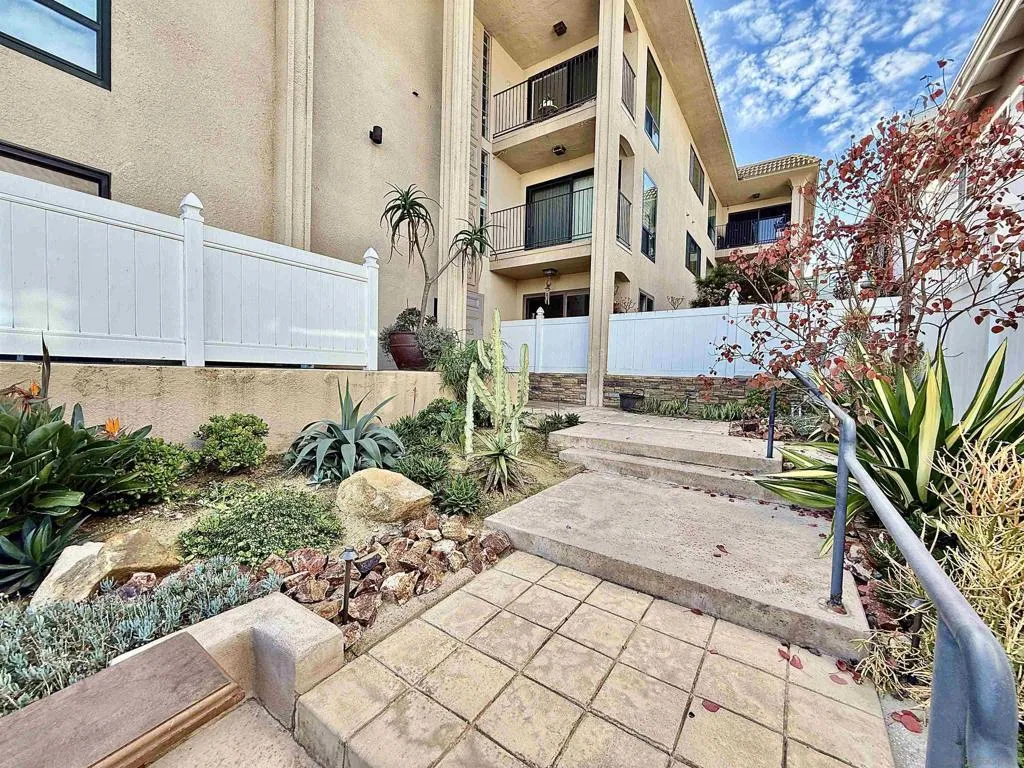 370 Rosecrans St 302, San Diego, California 92106 home-pic-39