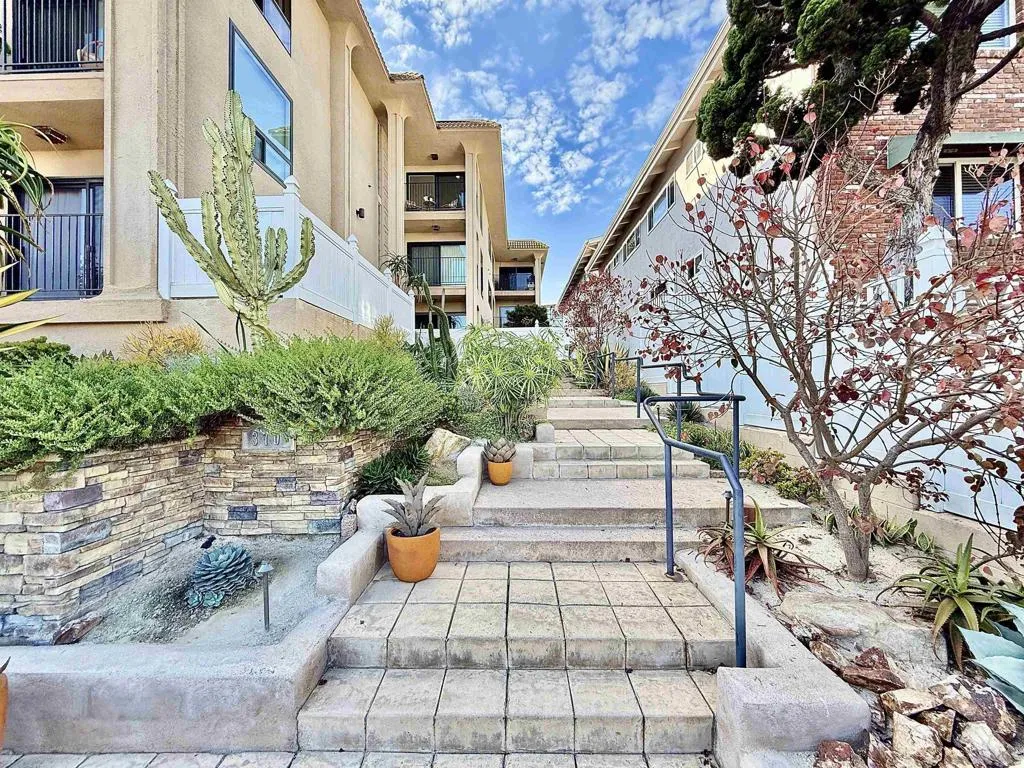 370 Rosecrans St 302, San Diego, California 92106 home-pic-40