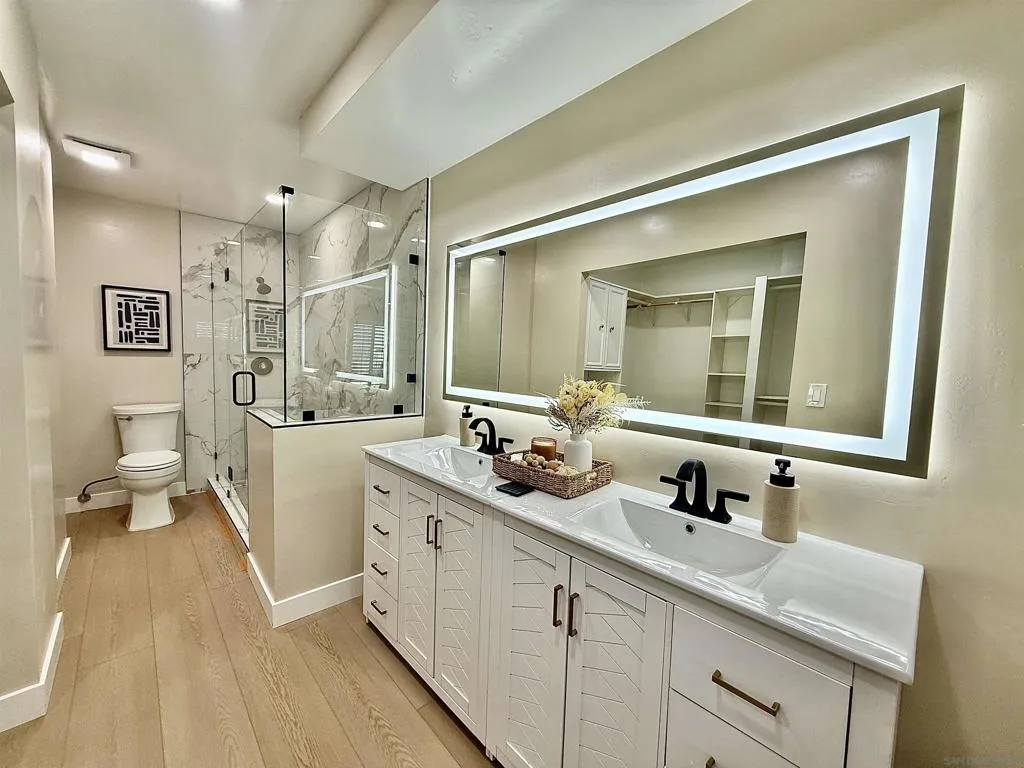 370 Rosecrans St 302, San Diego, California 92106 home-pic-35