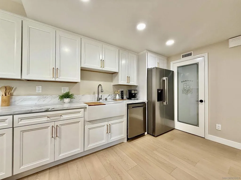 370 Rosecrans St 302, San Diego, California 92106 home-pic-10