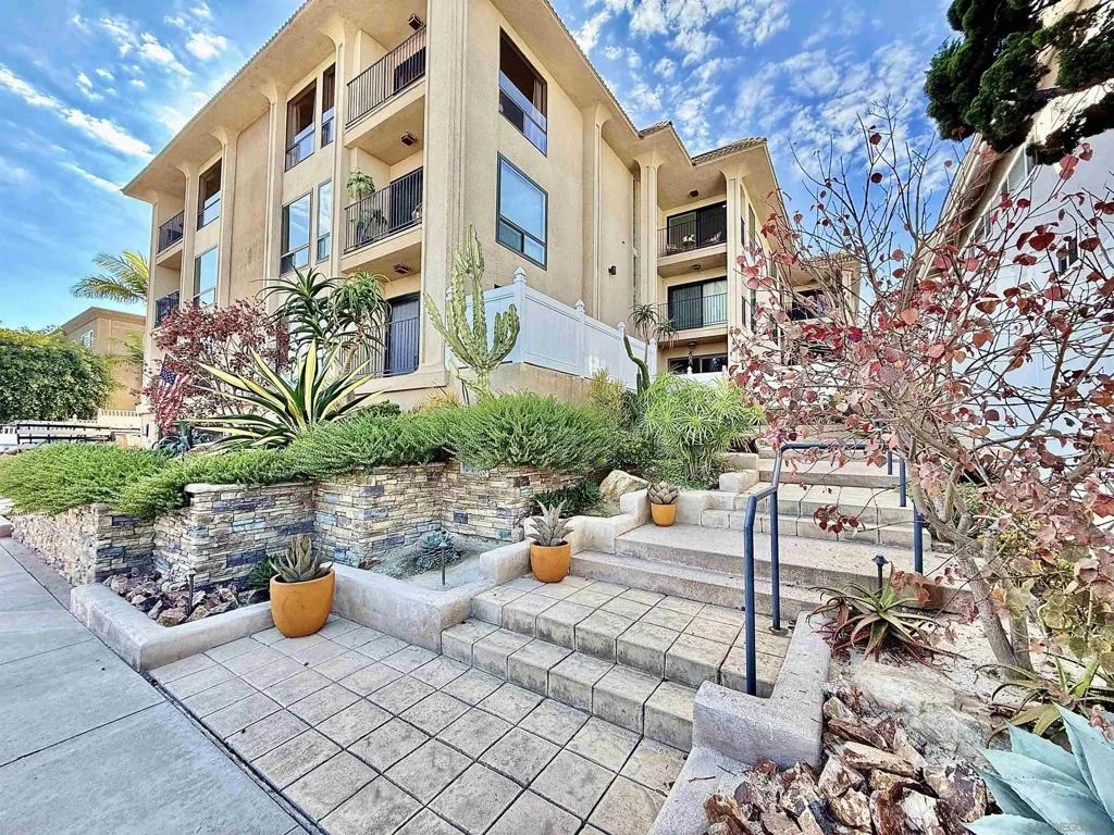370 Rosecrans St 302, San Diego, California 92106 home-pic-41