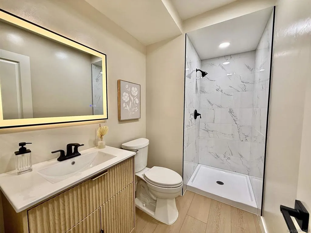 370 Rosecrans St 302, San Diego, California 92106 home-pic-29