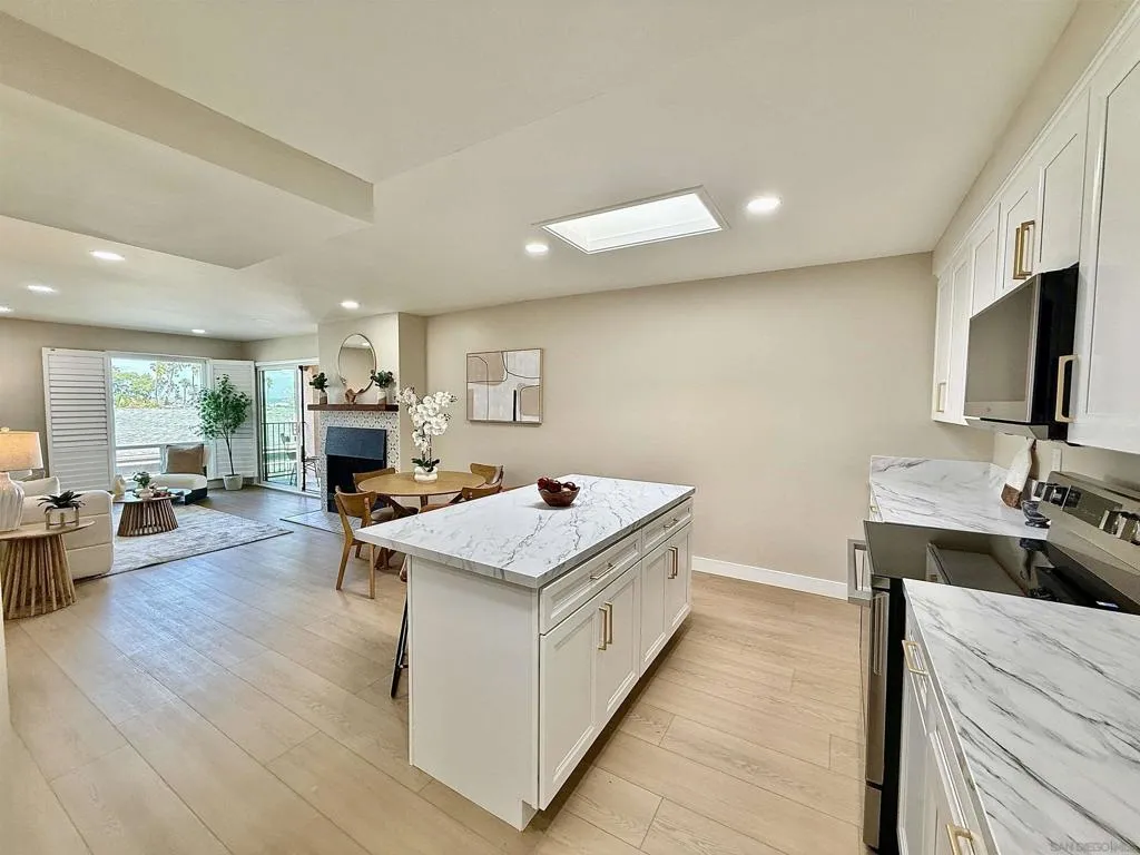 370 Rosecrans St 302, San Diego, California 92106 home-pic-14