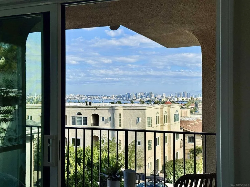 370 Rosecrans St 302, San Diego, California 92106 home-pic-23
