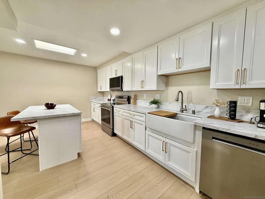 370 Rosecrans St 302, San Diego, California 92106 home-pic-15
