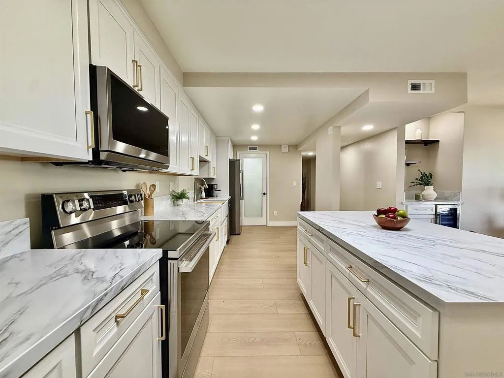 370 Rosecrans St 302, San Diego, California 92106 home-pic-13
