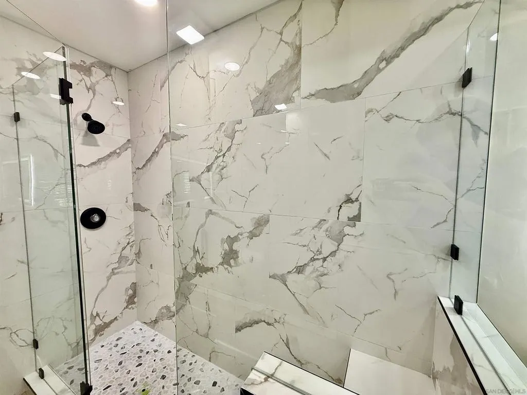 370 Rosecrans St 302, San Diego, California 92106 home-pic-36