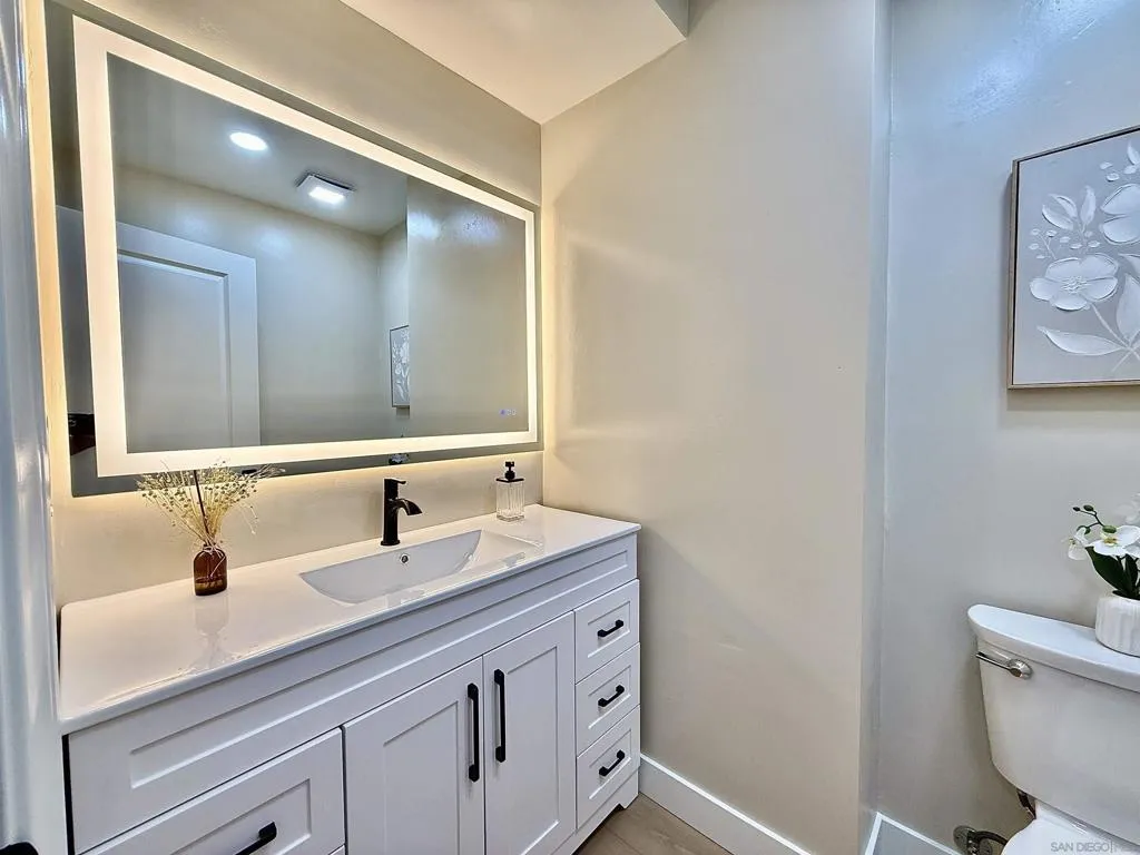 370 Rosecrans St 302, San Diego, California 92106 home-pic-30