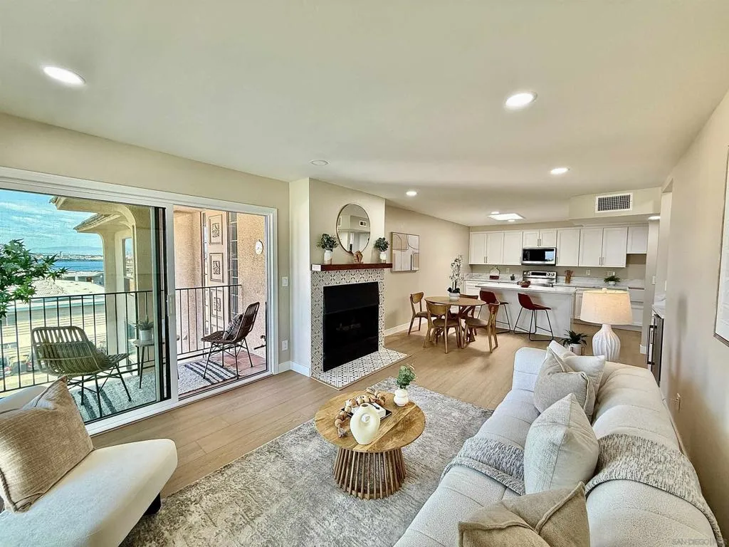370 Rosecrans St 302, San Diego, California 92106 home-pic-24