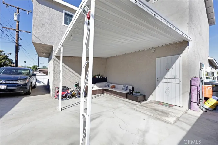 Upstairs Unit: Entrance