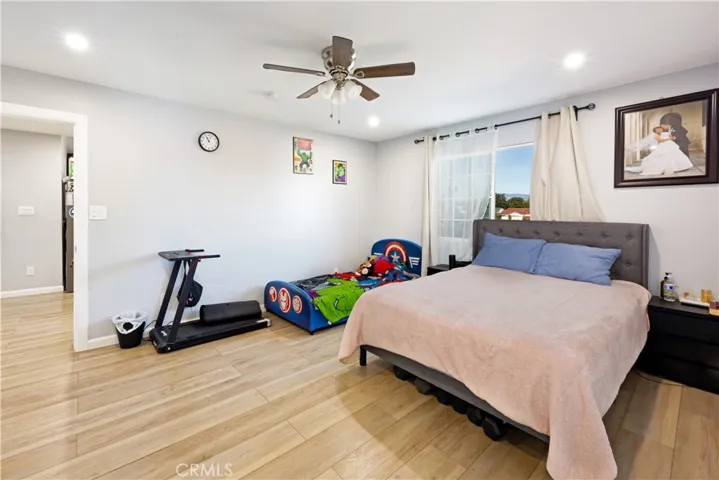 Upstairs Unit: Primary Suite