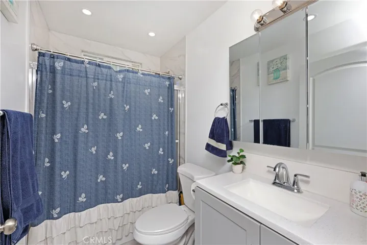 Upstairs Unit: Primary Suite