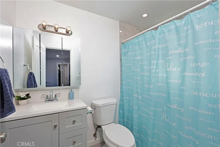 Upstairs Unit: hall bathroom