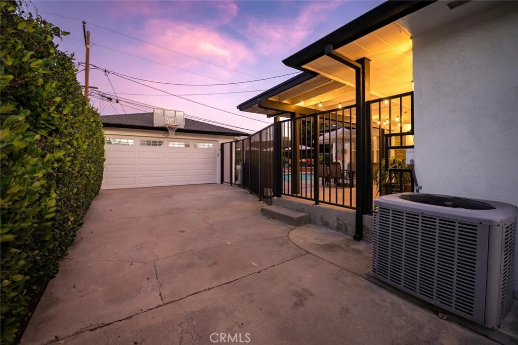 1848 N College Circle, Long Beach, California 90815 home-pic-31