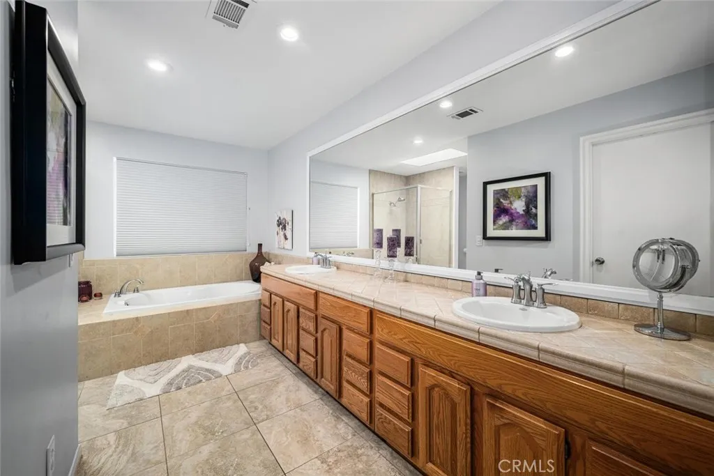 1848 N College Circle, Long Beach, California 90815 home-pic-19