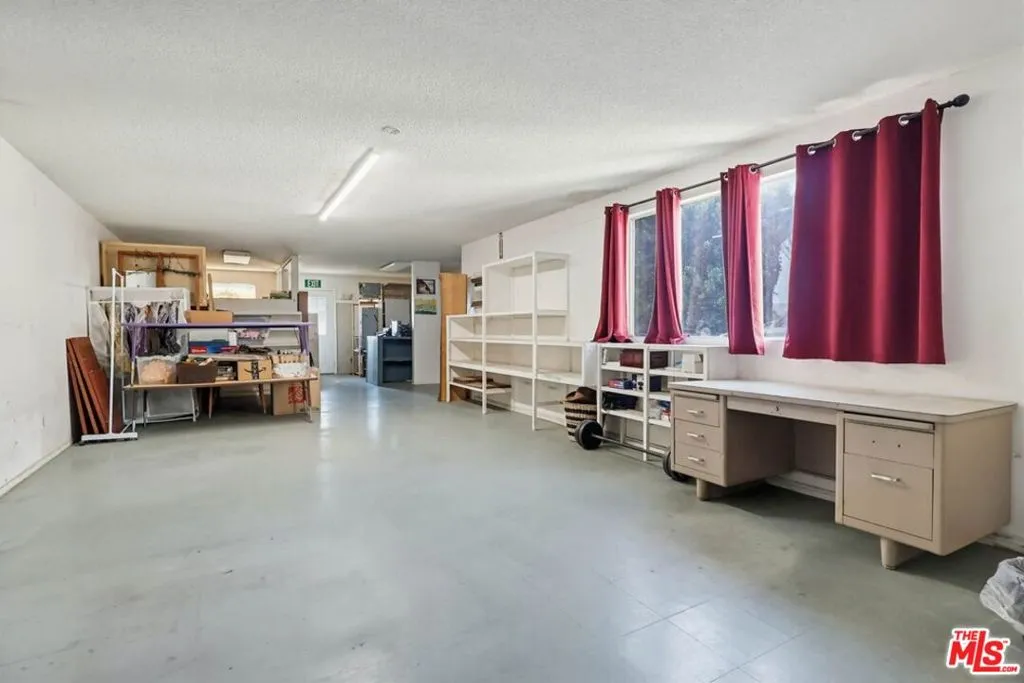 1817 W Burbank Boulevard, Burbank, California 91506 home-pic-20