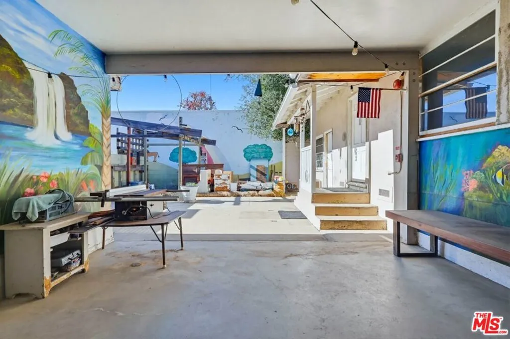 1817 W Burbank Boulevard, Burbank, California 91506 home-pic-27