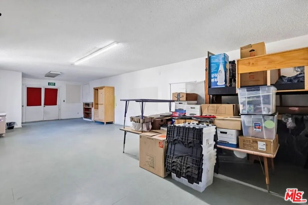 1817 W Burbank Boulevard, Burbank, California 91506 home-pic-15