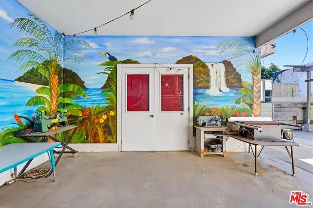 1817 W Burbank Boulevard, Burbank, California 91506 home-pic-29